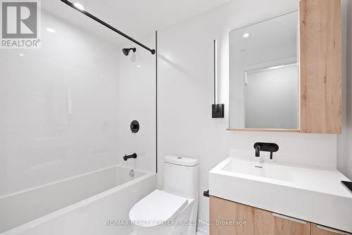 516 - 127 Broadway Avenue, Toronto, ON - Indoor Photo Showing Bathroom