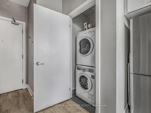 805-75 The Donway  W, Toronto, ON - Indoor Photo Showing Laundry Room