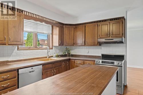 1643 Askin, Windsor, ON - Indoor Photo Showing Kitchen With Double Sink