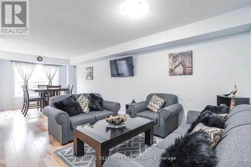 2350 Steeplechase Street, Oshawa, ON - Indoor Photo Showing Living Room