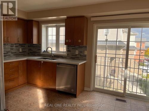 89 - 4950 Albina Way, Mississauga, ON - Indoor Photo Showing Kitchen With Double Sink