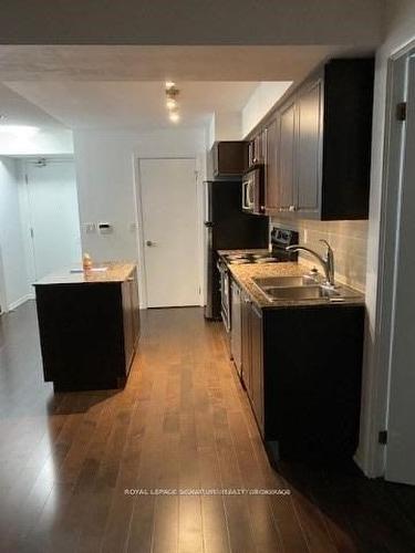 1367-209 Fort York Blvd, Toronto, ON - Indoor Photo Showing Kitchen With Double Sink