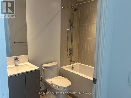 3507 - 3900 Confederation Parkway, Mississauga, ON - Indoor Photo Showing Bathroom