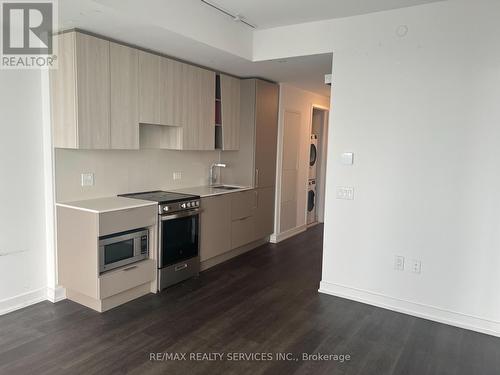 3507 - 3900 Confederation Parkway, Mississauga, ON - Indoor Photo Showing Kitchen