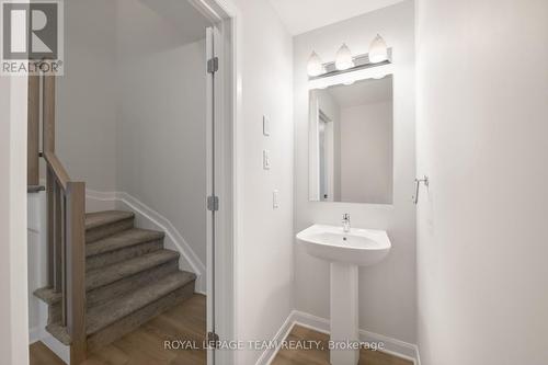 808 Glissade Grove, Ottawa, ON - Indoor Photo Showing Bathroom