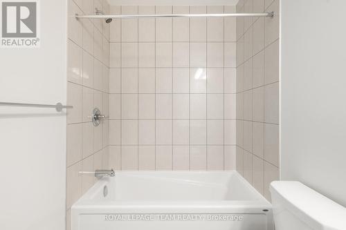 808 Glissade Grove, Ottawa, ON - Indoor Photo Showing Bathroom