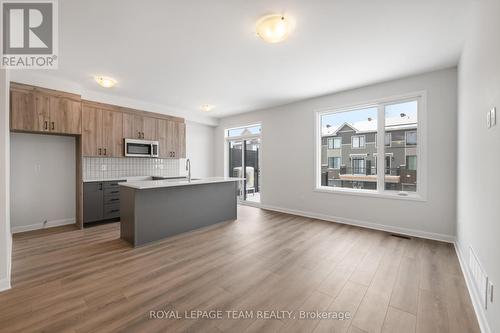 808 Glissade Grove, Ottawa, ON - Indoor Photo Showing Kitchen