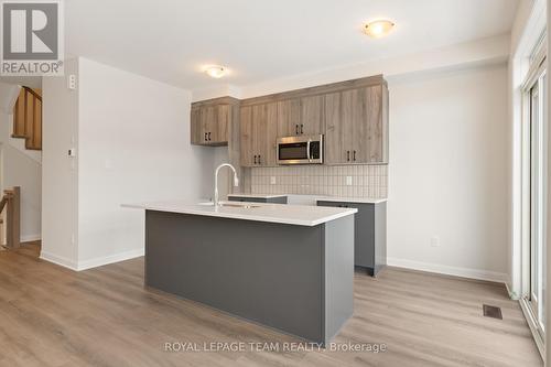 808 Glissade Grove, Ottawa, ON - Indoor Photo Showing Kitchen With Upgraded Kitchen