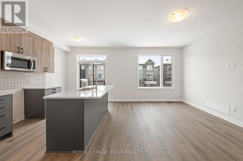 808 Glissade Grove, Ottawa, ON - Indoor Photo Showing Kitchen