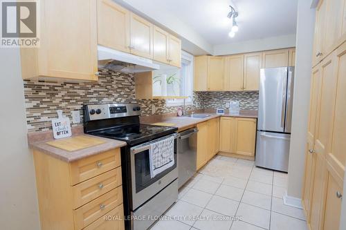 21 Summerdale Crescent, Brampton, ON - Indoor Photo Showing Kitchen