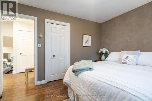 9 Royal Oak Drive, St. Catharines (439 - Martindale Pond), ON - Indoor Photo Showing Bedroom