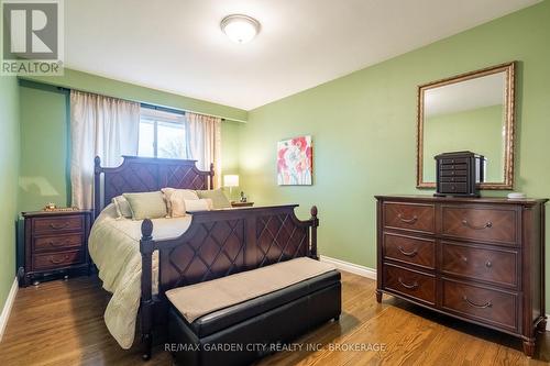 9 Royal Oak Drive, St. Catharines (439 - Martindale Pond), ON - Indoor Photo Showing Bedroom