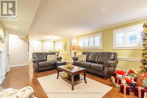 9 Royal Oak Drive, St. Catharines (439 - Martindale Pond), ON - Indoor Photo Showing Living Room