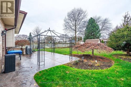 9 Royal Oak Drive, St. Catharines (439 - Martindale Pond), ON - Outdoor With Backyard