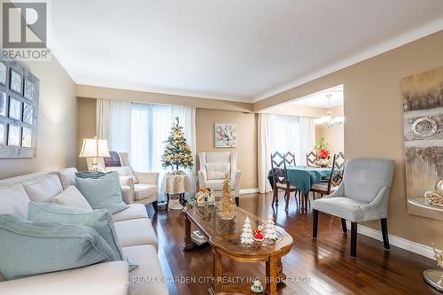 9 Royal Oak Drive, St. Catharines (439 - Martindale Pond), ON - Indoor Photo Showing Living Room