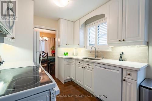 9 Royal Oak Drive, St. Catharines (439 - Martindale Pond), ON - Indoor Photo Showing Kitchen