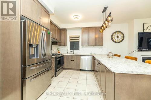 7 Dalbeattie Drive, Brampton, ON - Indoor Photo Showing Kitchen With Upgraded Kitchen