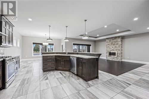 140 Sandpiper Drive, Sarnia, ON - Indoor Photo Showing Kitchen With Upgraded Kitchen