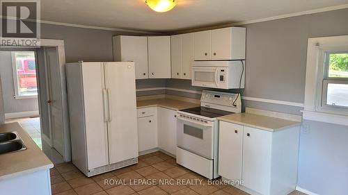 33 Canboro Road, Pelham (662 - Fonthill), ON - Indoor Photo Showing Kitchen