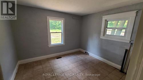 33 Canboro Road, Pelham (662 - Fonthill), ON - Indoor Photo Showing Other Room