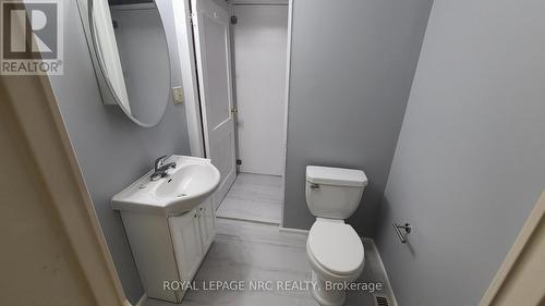 33 Canboro Road, Pelham (662 - Fonthill), ON - Indoor Photo Showing Bathroom