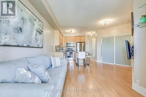 2428 - 80 Harrison Garden Boulevard, Toronto, ON - Indoor Photo Showing Living Room