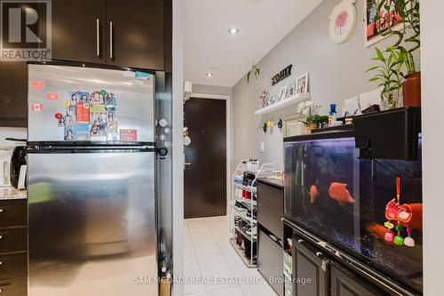 1003 - 50 Absolute Avenue, Mississauga, ON - Indoor Photo Showing Kitchen