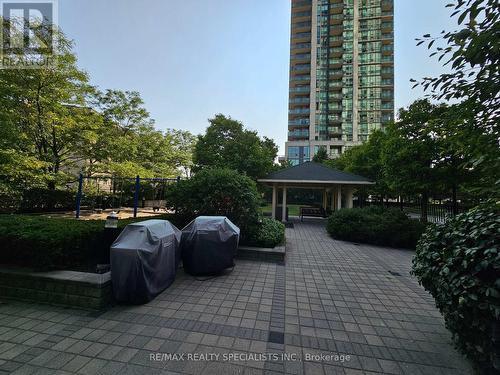 3505 - 3504 Hurontario Street, Mississauga, ON - Outdoor