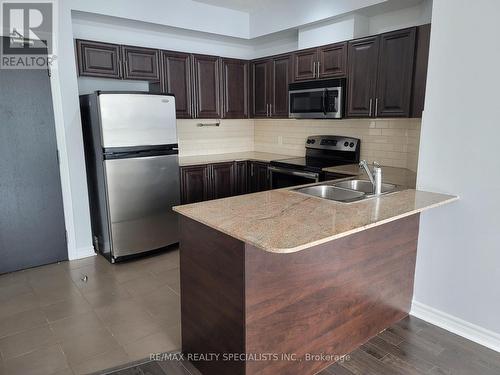 3505 - 3504 Hurontario Street, Mississauga, ON - Indoor Photo Showing Kitchen With Double Sink