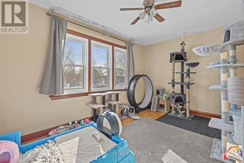 422 King George Street, Peterborough (Otonabee), ON - Indoor Photo Showing Gym Room