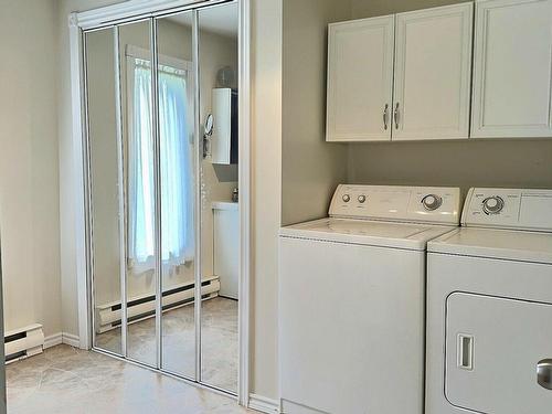 Salle de bains - 242 Ch. Du Lac-Cameron, Saint-Eugène-De-Guigues, QC - Indoor Photo Showing Laundry Room