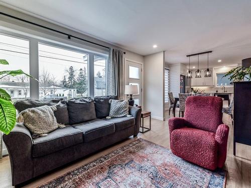 Salon - 180 12E Avenue, Saint-Jean-Sur-Richelieu, QC - Indoor Photo Showing Living Room