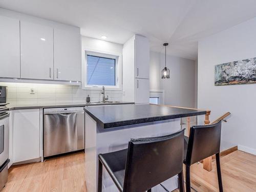 Cuisine - 180 12E Avenue, Saint-Jean-Sur-Richelieu, QC - Indoor Photo Showing Kitchen