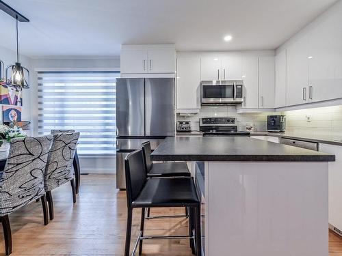 Cuisine - 180 12E Avenue, Saint-Jean-Sur-Richelieu, QC - Indoor Photo Showing Kitchen