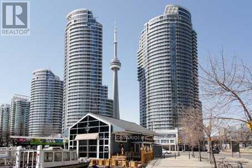 1409 - 218 Queens Quay W, Toronto, ON - Outdoor With Facade