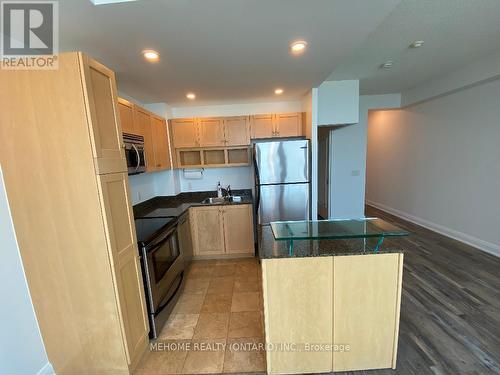 1409 - 218 Queens Quay W, Toronto, ON - Indoor Photo Showing Kitchen