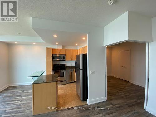 1409 - 218 Queens Quay W, Toronto, ON - Indoor Photo Showing Kitchen