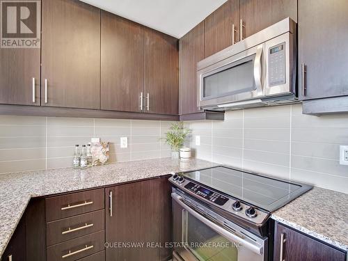 1010 - 2756 Old Leslie Street, Toronto, ON - Indoor Photo Showing Kitchen With Upgraded Kitchen