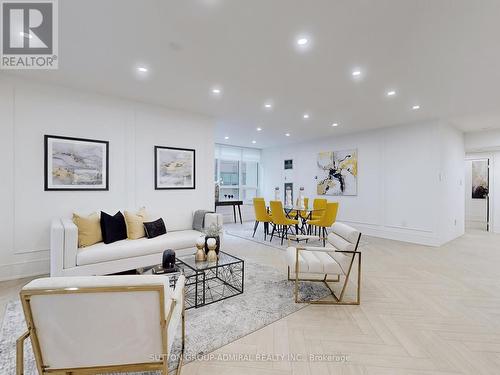 102 - 65 Spring Garden Avenue, Toronto, ON - Indoor Photo Showing Living Room