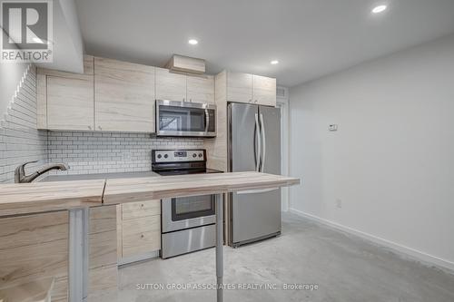 Lower - 489 Clinton Street, Toronto, ON - Indoor Photo Showing Kitchen With Upgraded Kitchen