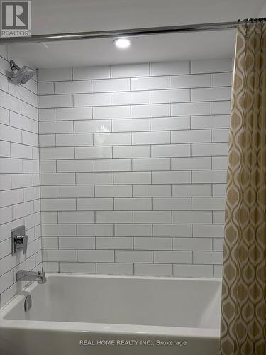 907 - 2269 Lake Shore Boulevard W, Toronto, ON - Indoor Photo Showing Bathroom