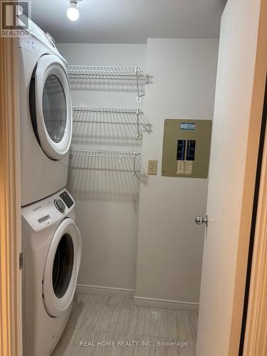 907 - 2269 Lake Shore Boulevard W, Toronto, ON - Indoor Photo Showing Laundry Room