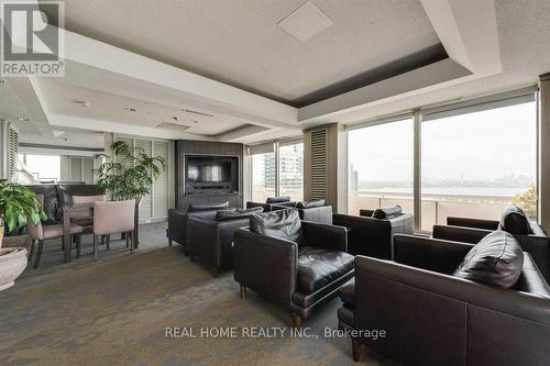 907 - 2269 Lake Shore Boulevard W, Toronto, ON - Indoor Photo Showing Living Room