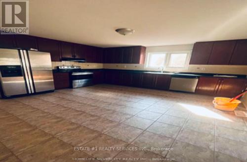 69 Sir Jacobs Crescent E, Brampton, ON - Indoor Photo Showing Kitchen