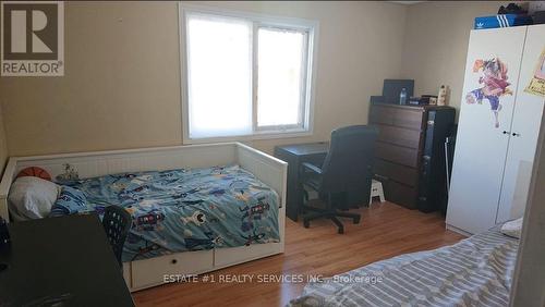 69 Sir Jacobs Crescent E, Brampton, ON - Indoor Photo Showing Bedroom