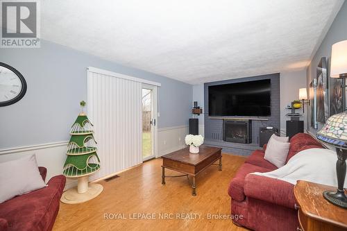 6493 Galaxy Drive, Niagara Falls (206 - Stamford), ON - Indoor Photo Showing Living Room