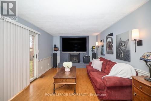 6493 Galaxy Drive, Niagara Falls (206 - Stamford), ON - Indoor Photo Showing Living Room