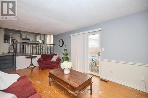 6493 Galaxy Drive, Niagara Falls (206 - Stamford), ON - Indoor Photo Showing Living Room