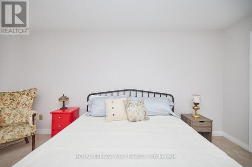 6493 Galaxy Drive, Niagara Falls (206 - Stamford), ON - Indoor Photo Showing Bedroom