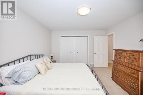 6493 Galaxy Drive, Niagara Falls (206 - Stamford), ON - Indoor Photo Showing Bedroom